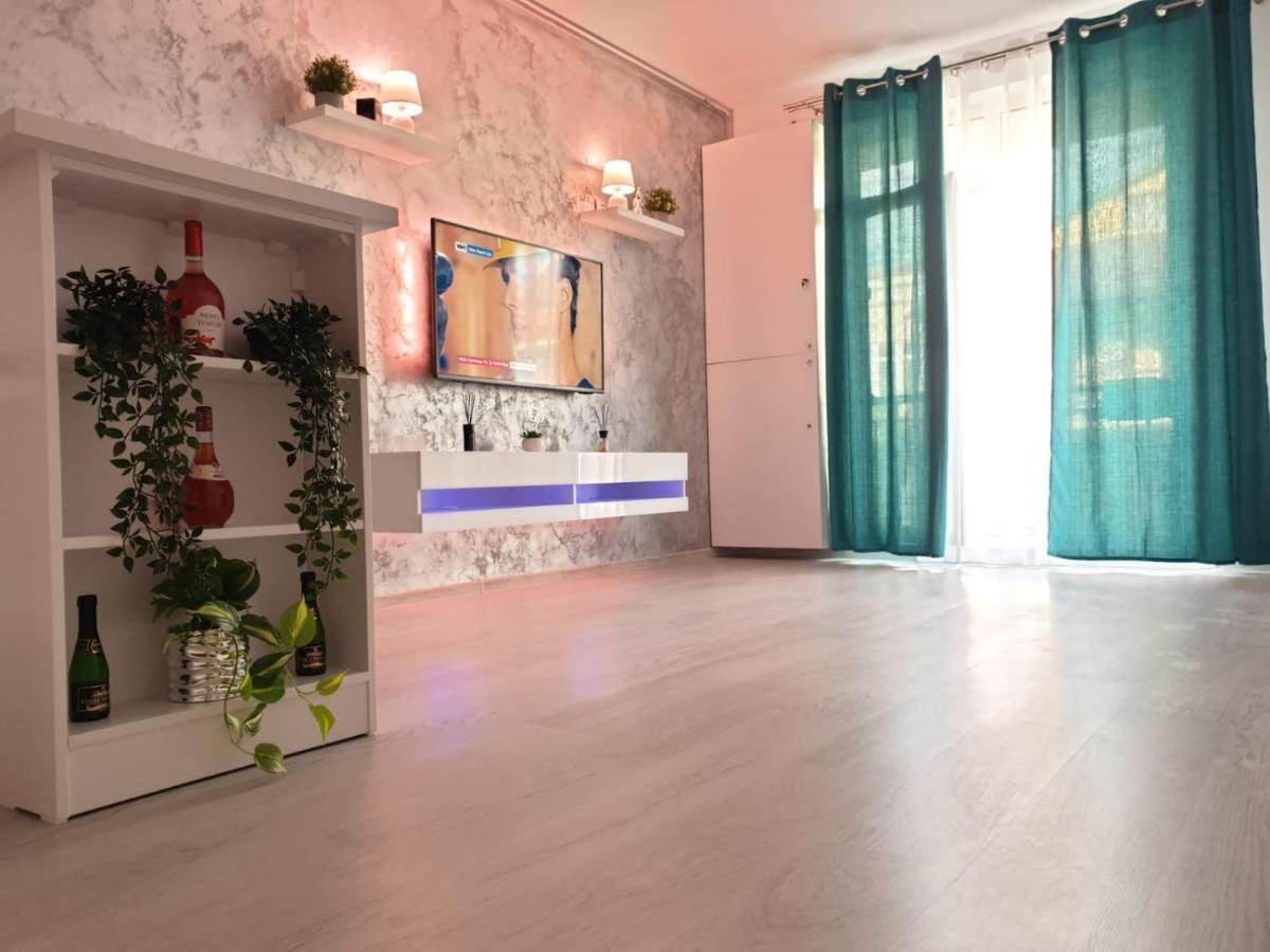 Delux Studio Mamaia Nord Năvodari Extérieur photo